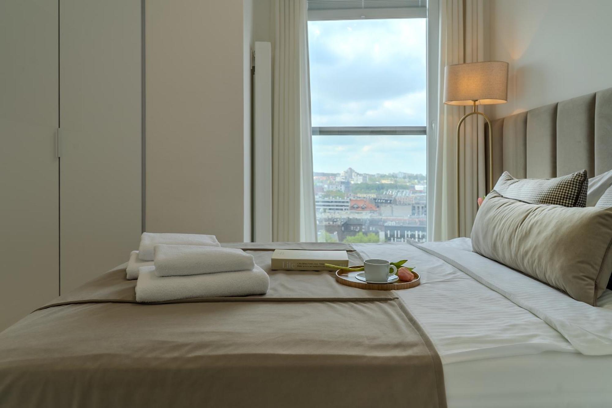 Apartment Urban Apartments: Luxury Skyline Living With Wellness Amenities *